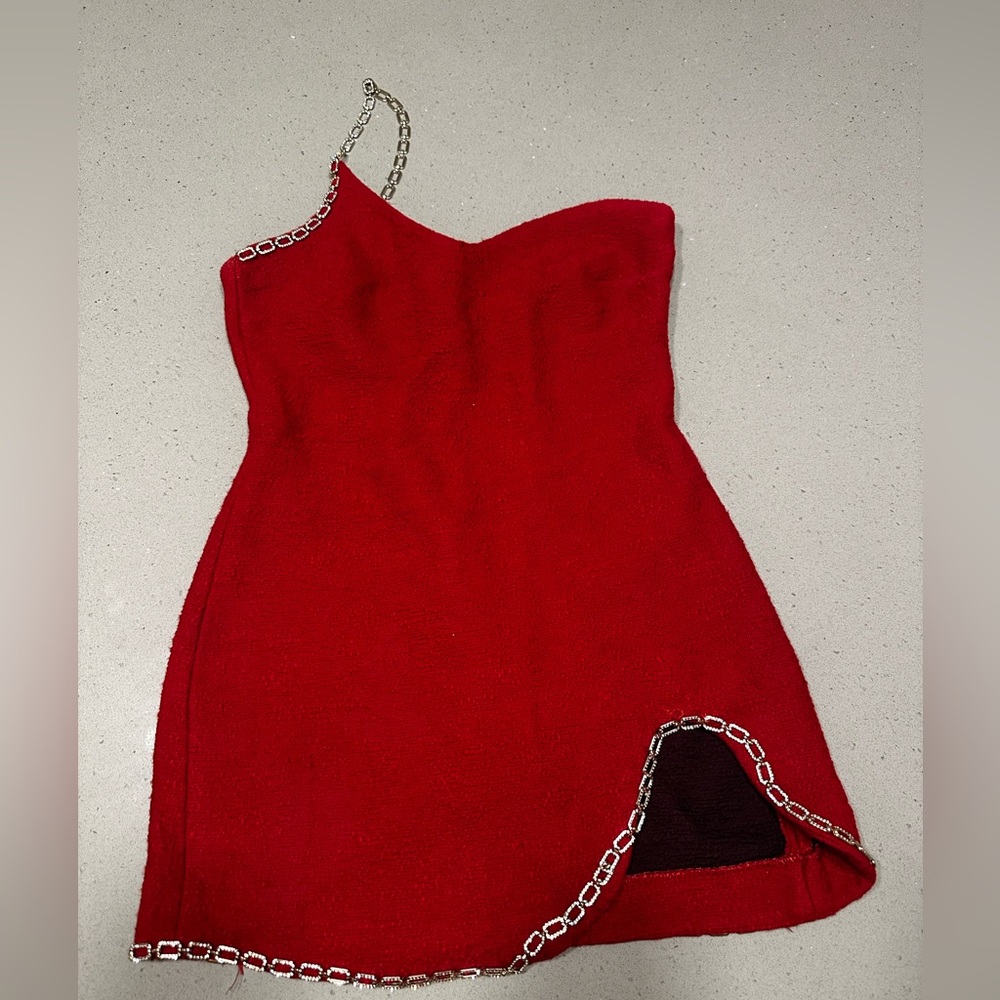 Zara. Red. US 4